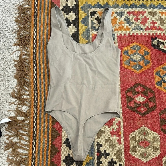 💚 Scoop front and low back bodysuit - Picture 2 of 3